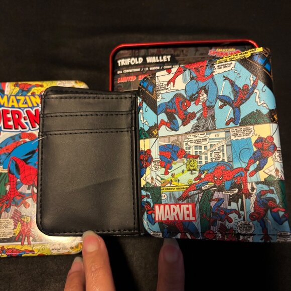 Spiderman Trifold Wallet - Picture 3 of 5